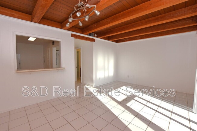 Building Photo - 2227 9th St SE