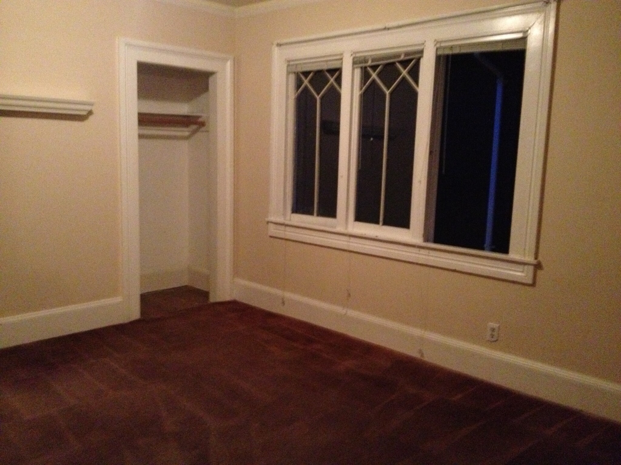 Single bedroom - 2615 Parker St