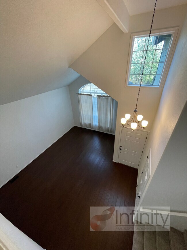 Building Photo - 23984 SW Shady Grove Dr