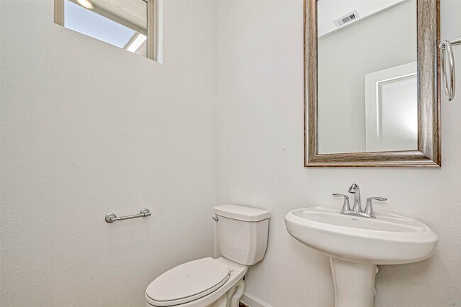 Building Photo - 1429 Northwood Blf Ln