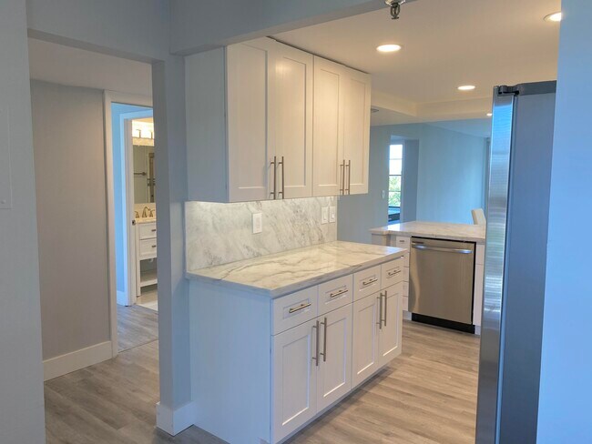 Building Photo - 20 Royal Palm Way