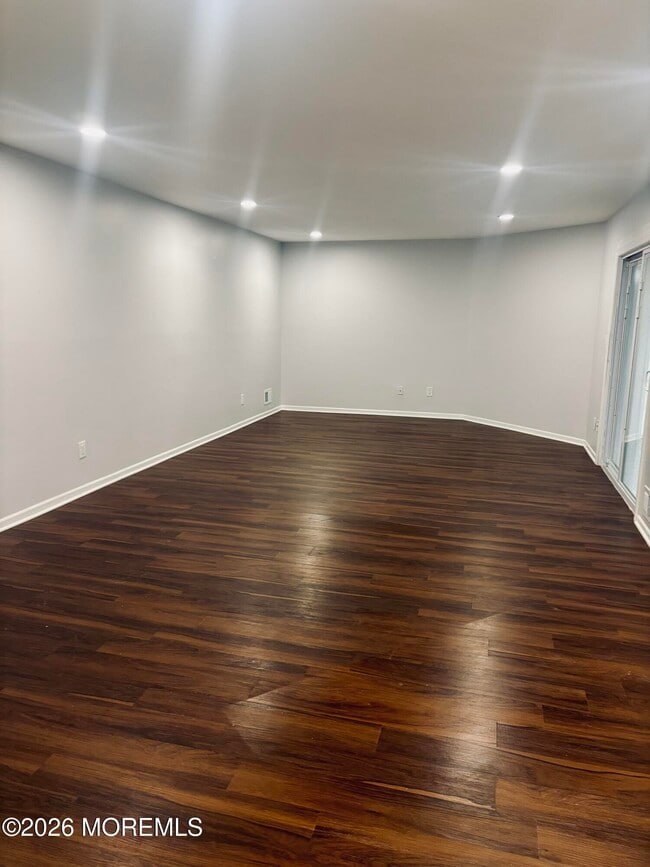 Building Photo - 1 Upperbrook Ct