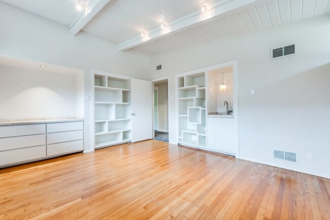 Building Photo - 524 N Manus Dr