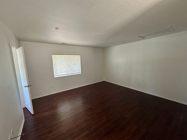 Building Photo - AVAILABLE NOW!!! 3 Bedroom 3 bath Private OASIS backyard in Vista, CA.