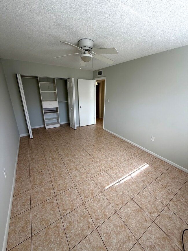 Building Photo - Popular Location 2/1