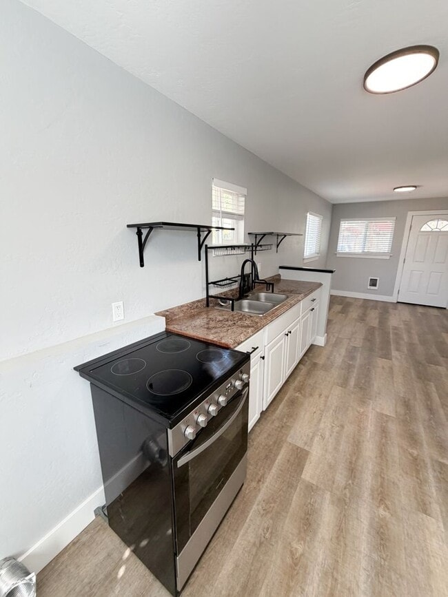 Building Photo - 2 Bedroom, 1 Bathroom Home