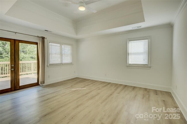 Building Photo - 448 N Summit Ave