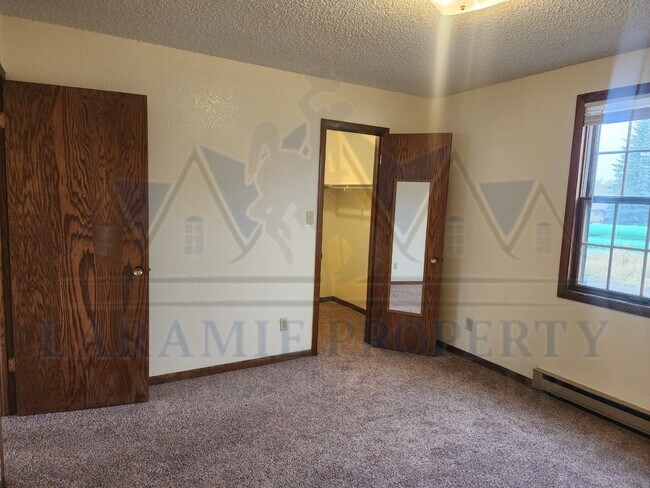 Building Photo - Charming 1 Bed, 1 Bath Apartment in Larami...