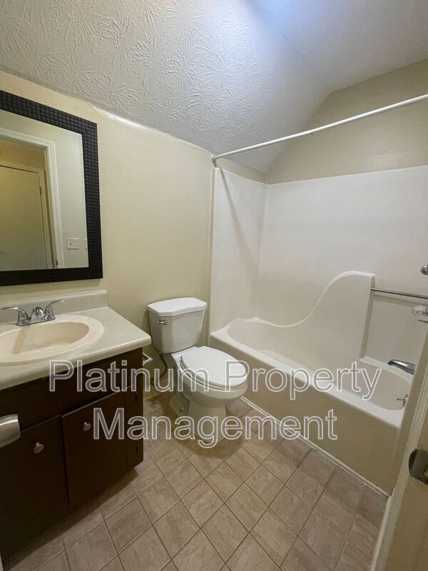 Building Photo - 118 Arbour Way