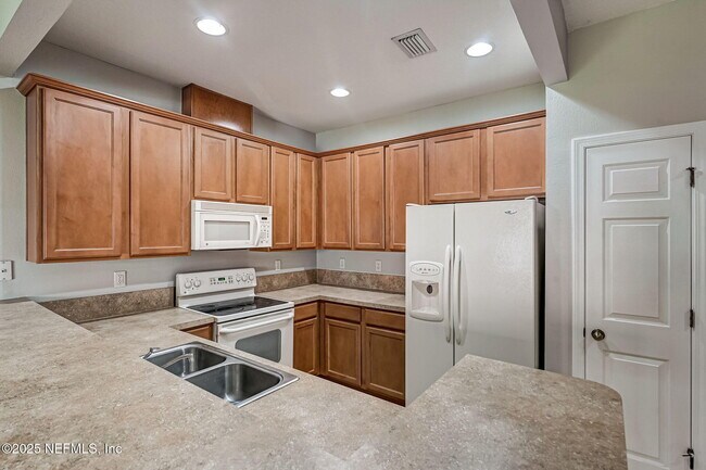 Building Photo - 13493 Sunstone St