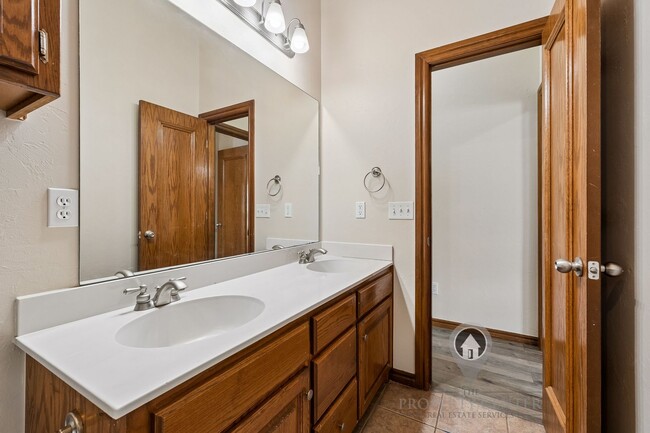 Building Photo - 716 Tuscany Way