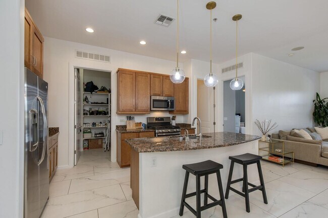 Building Photo - 7291 N Scottsdale Rd