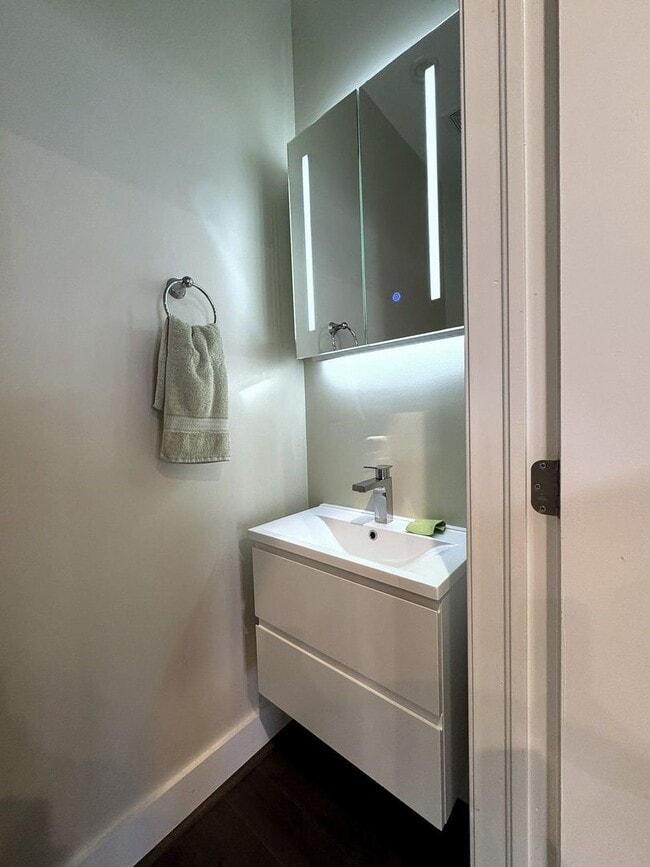 Building Photo - Spacious 2 bedroom/2 bathroom condo in a 2020 elevator building in Petworth