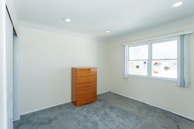 Building Photo - 599 Wilson Ave