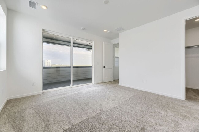 Building Photo - 10940 Stanza Ln