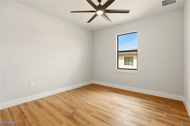 Building Photo - 2630 NW 23rd Ave