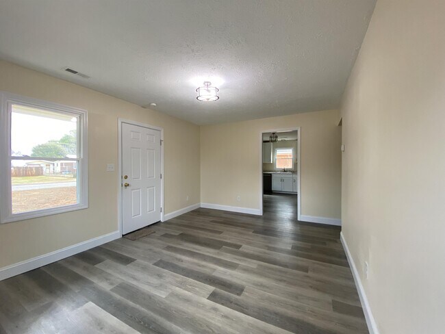 Building Photo - 4935 Walnut Dr