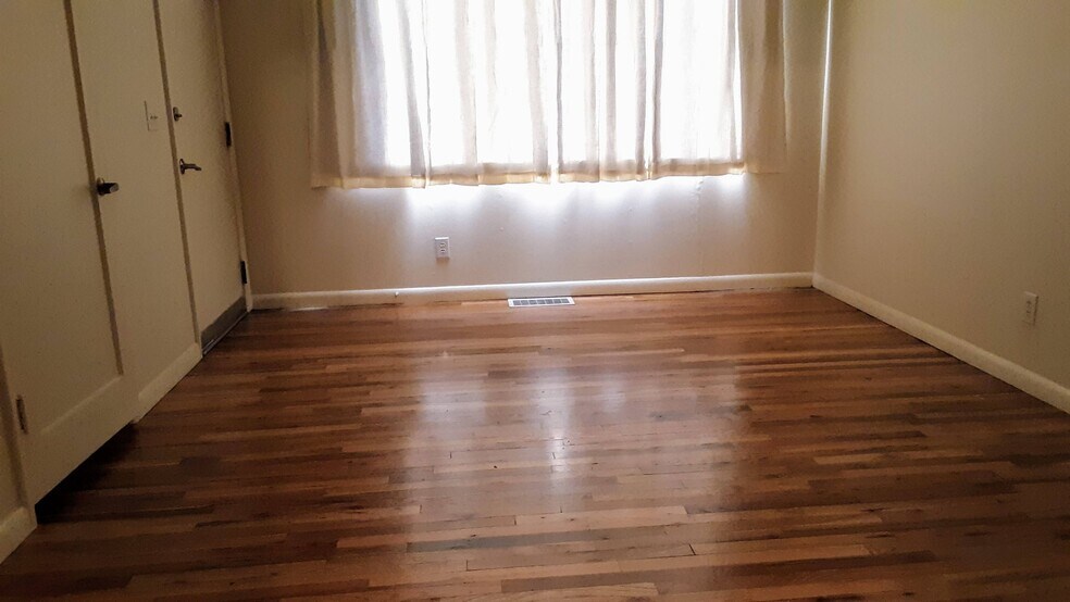 Primary Photo - 23 E Euclid Ave