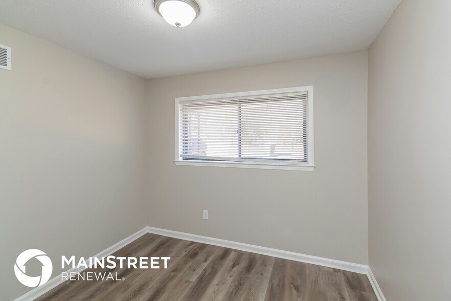 Building Photo - 453 Charter Ave