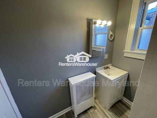 Building Photo - 3400 Dudley Ave