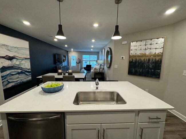 Building Photo - 3BD/ 3BA w/ Loft Townhome in Rosemount Available!