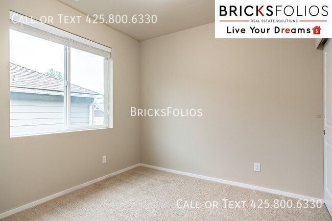 Building Photo - 4-bedroom Lynnwood gem near shops and rest...