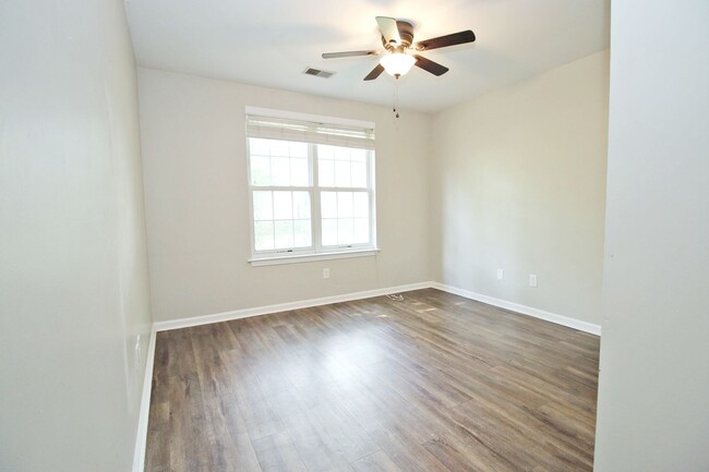 Building Photo - PRE-LEASING FOR 2025! 3 Bedroom, 2 Bath in...