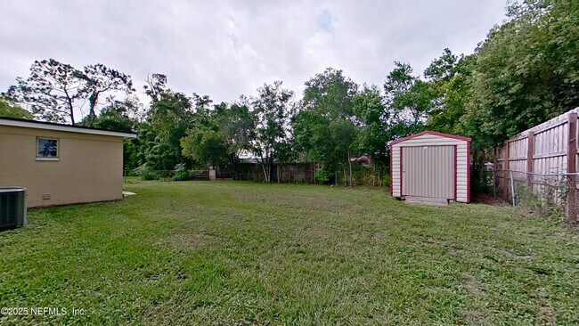 Building Photo - 165 Parkwood Dr W