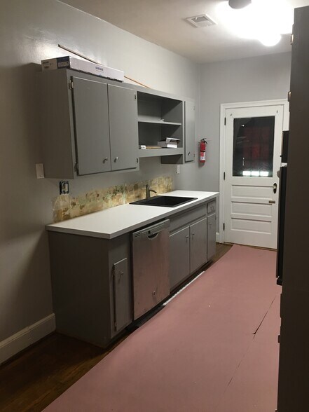 Building Photo - 2603 Kiawah Ave