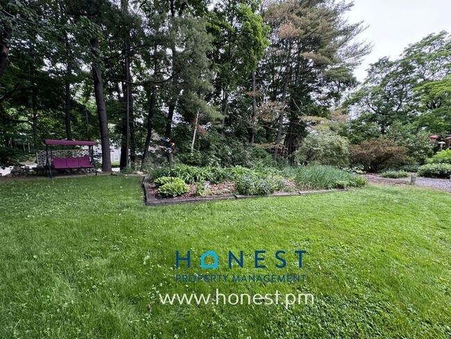 Building Photo - 5 Sheldon St