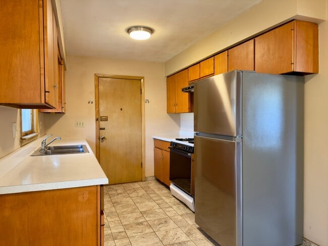 Building Photo - 1809-1809 S Alpine Rd