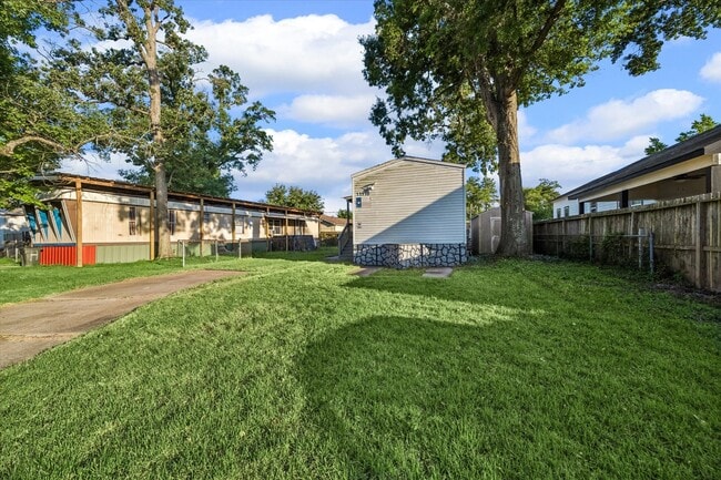 Building Photo - 11910 Hazy Hill Dr