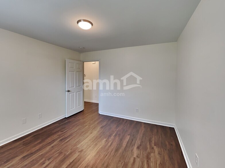 Building Photo - 4204 Birch Dr