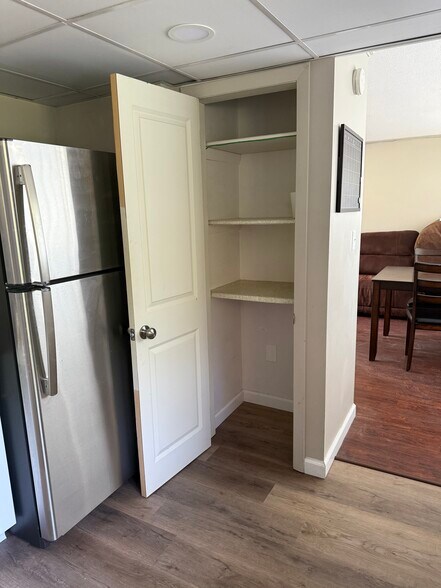 Building Photo - 200 Maple Rd