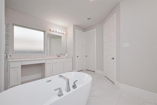 Building Photo - 12115 Ballshire Pines Dr