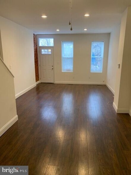 Building Photo - 1442 N Etting St