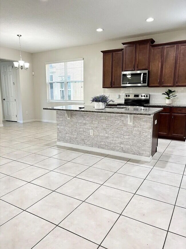 Building Photo - 9017 Flamingo Ky Way