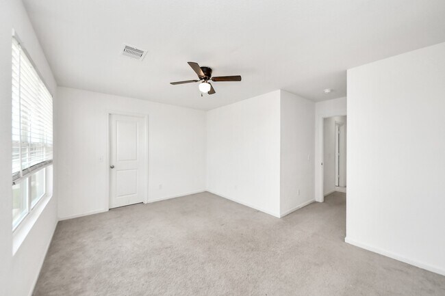 Building Photo - 2056 Spindletree Ln