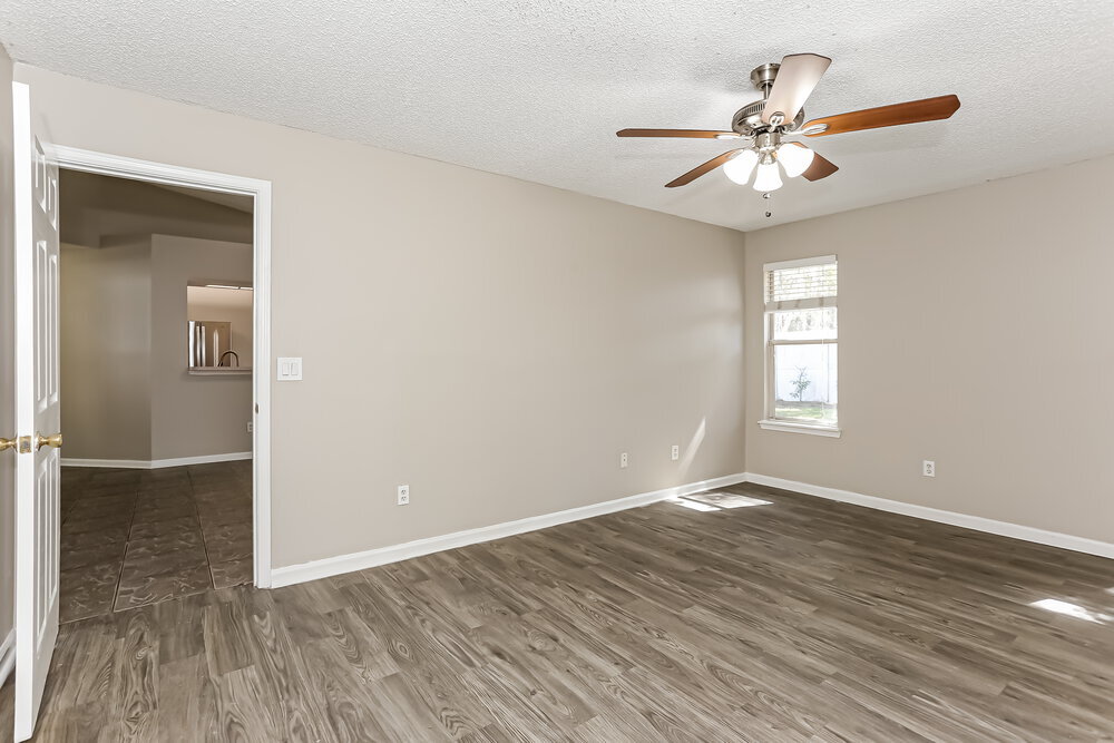 Building Photo - 8338 Lakemont Dr