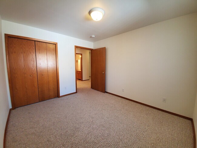 Building Photo - 810 S Dawes St
