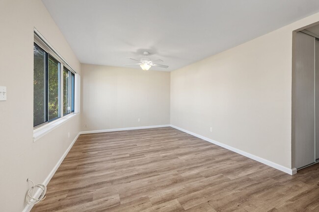 Building Photo - Single Family House