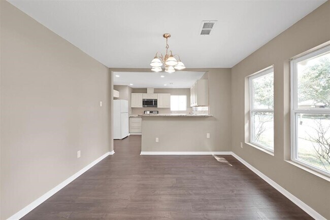 Building Photo - 696 Ravensworth Dr