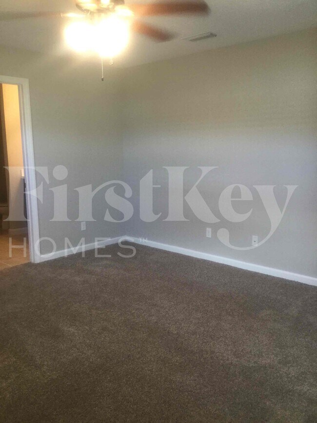 Building Photo - 3549 SW Rosardo St