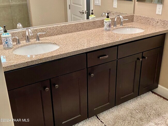 Building Photo - 1553 Range View Cir