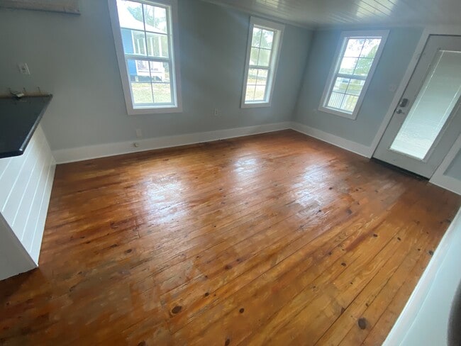 Building Photo - 289 Sherwood Rd