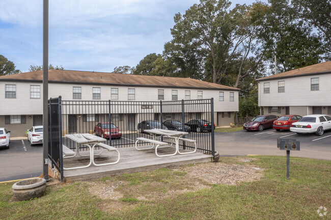 Building Photo - Vines at Cedar Creek Townhomes
