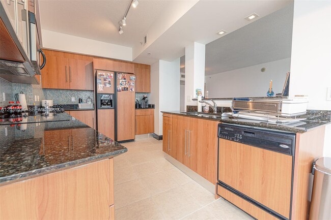 Building Photo - 335 S Biscayne Blvd
