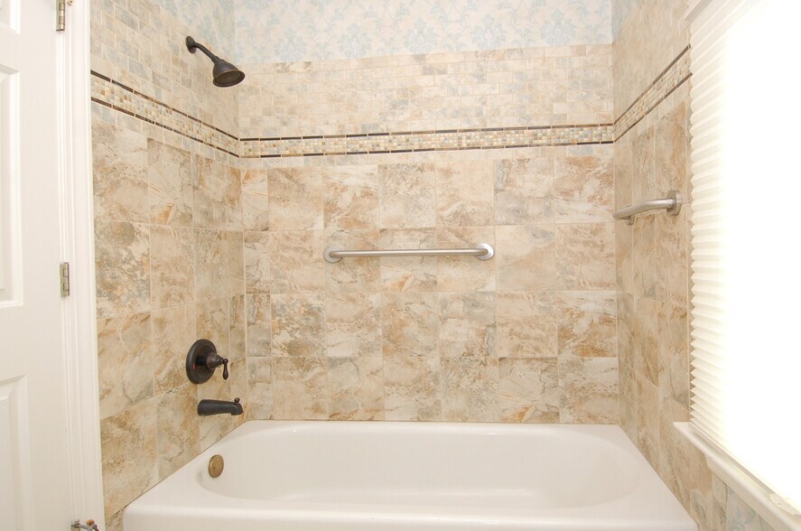 Bath 2 - 103 Withwyndle Ct