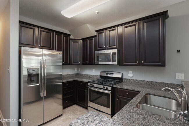 Building Photo - 43 Jake Dr