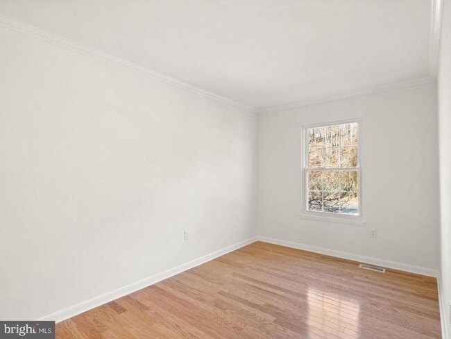 Building Photo - 15278 Cloverdale Rd